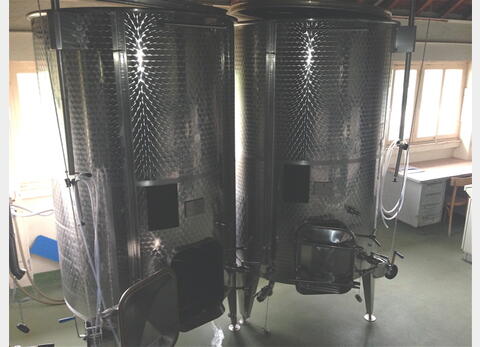 cuve INOX chapeau flottant 2900 litres Ann&eacute;e : 2012 Marque : SK Group
