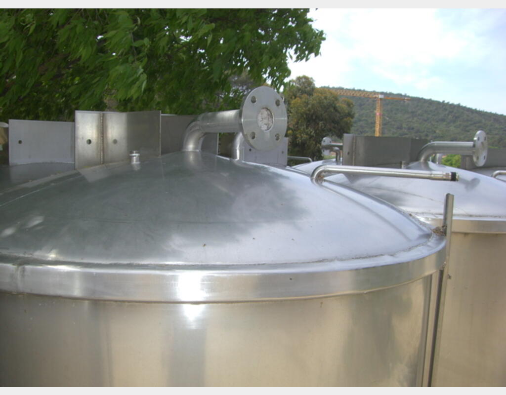 Cuve INOX 304 de 2.500 litres - Fond bombé sur pieds