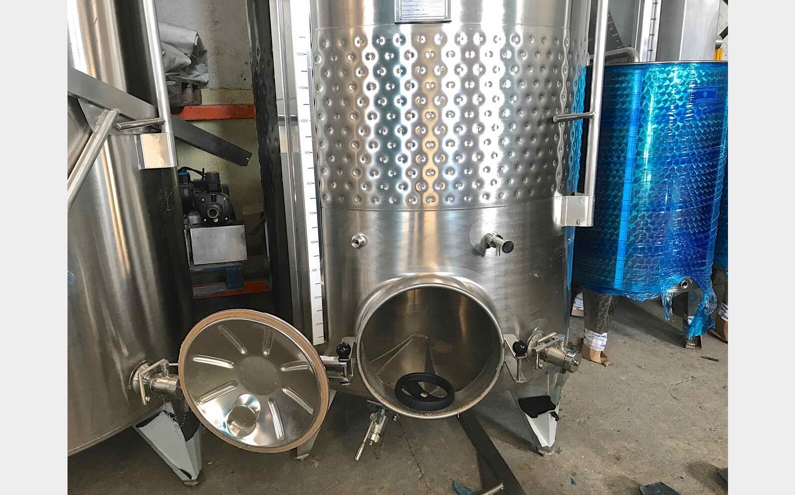 Cuve Inox chapeau flottant de 28 hls MATERIEL NEUF Volume : 2800 litres (28 hls)
