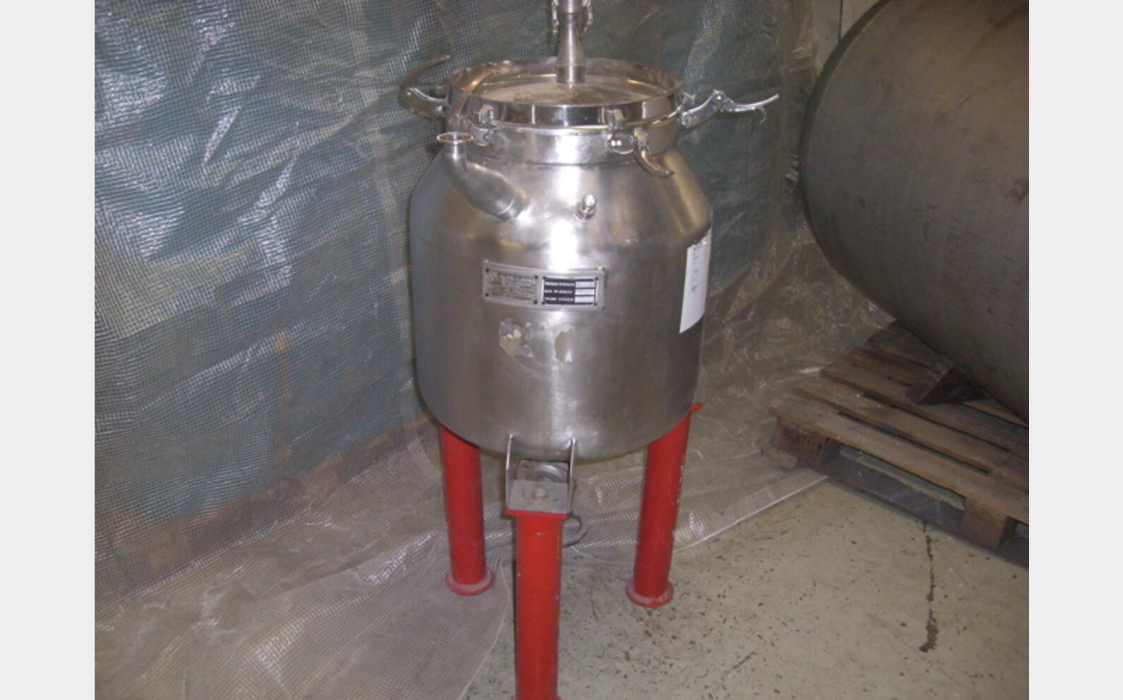 cuve de stockage INOX Volume : 50 litres Vinicole. Marque : ALFA LAVAL