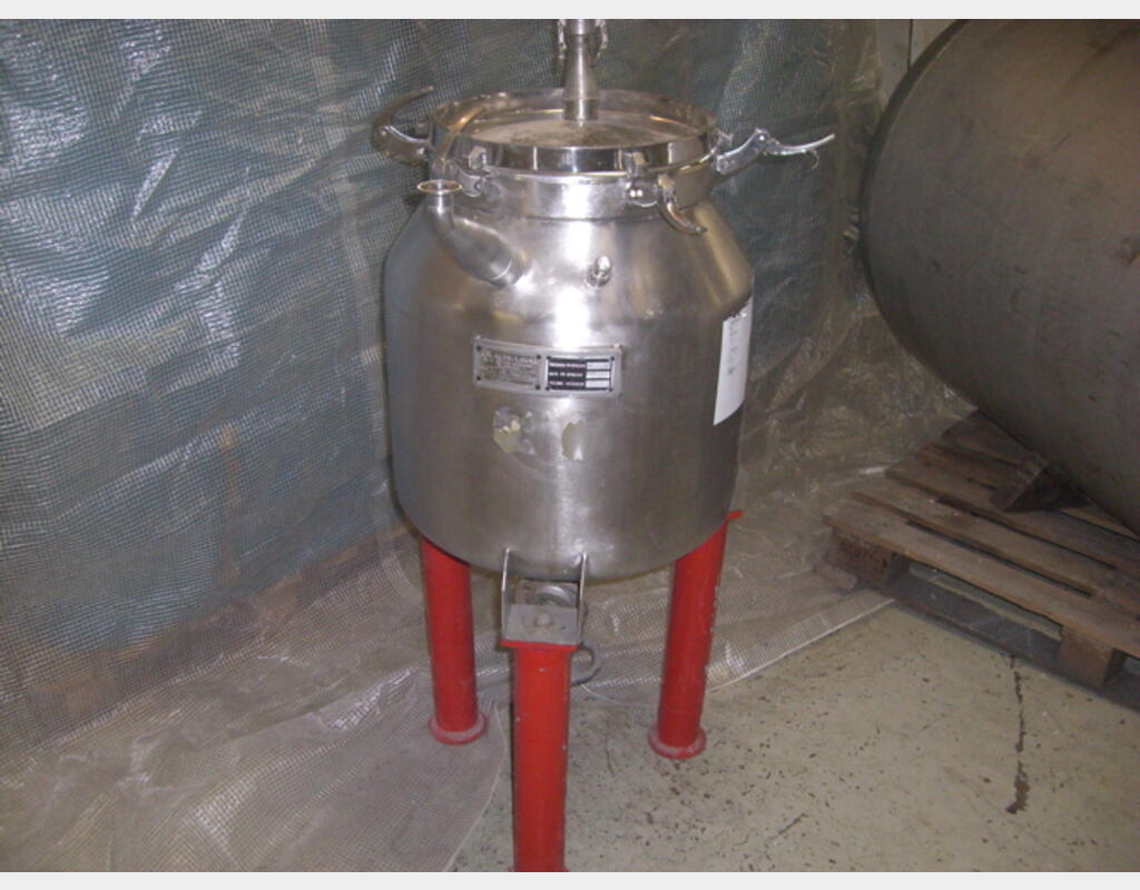 Cuve INOX de stockage - Cylindrique verticale sur 3 pieds