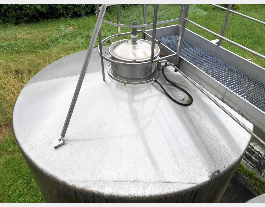Cuve de stockage inox sur radier - Volume : 400 hectos (40000 litres)
