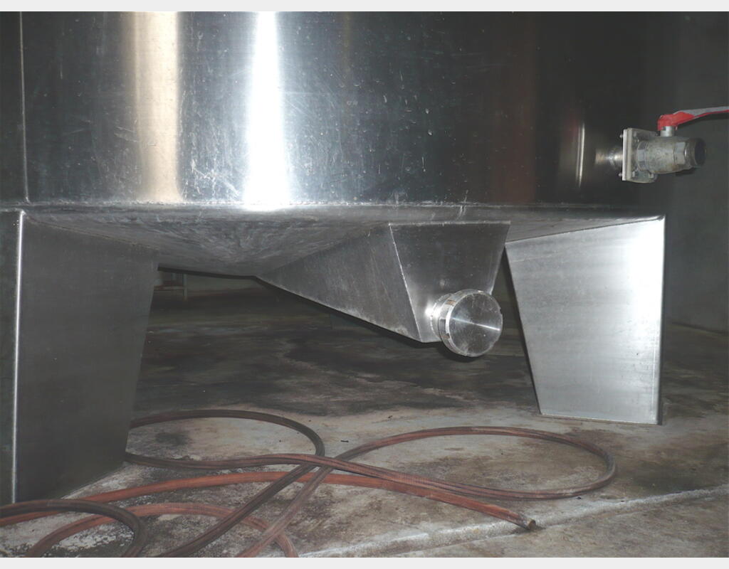 cuve de stockage INOX 304 de 150 hls - cylindrique verticale sur pieds