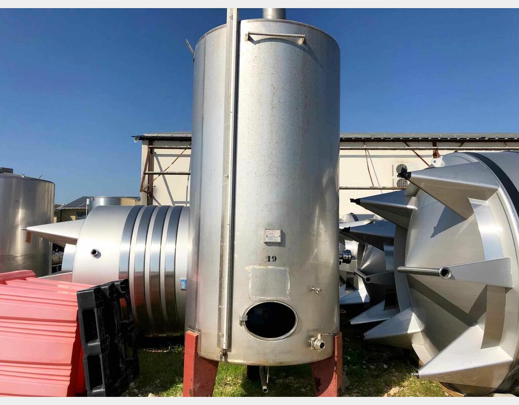 Cuve inox fermée sur pieds - Volume : 60 hls (6 000 litres)