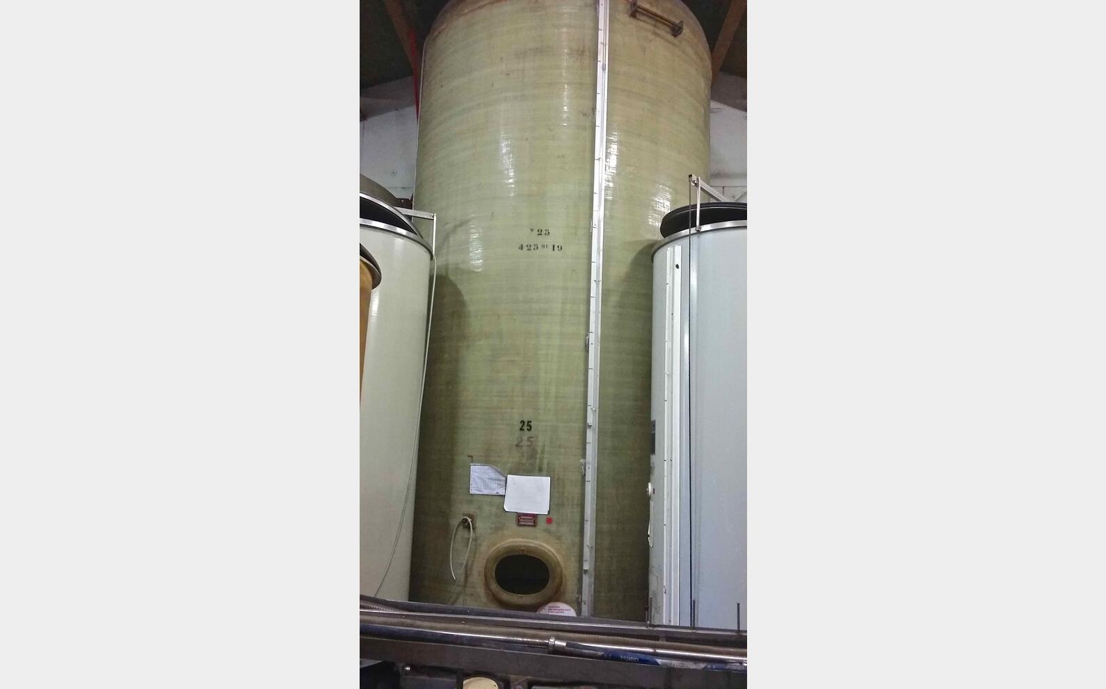 Cuve  fibre cylindrique verticale - capacité : 424.61 hls (42 461 l)