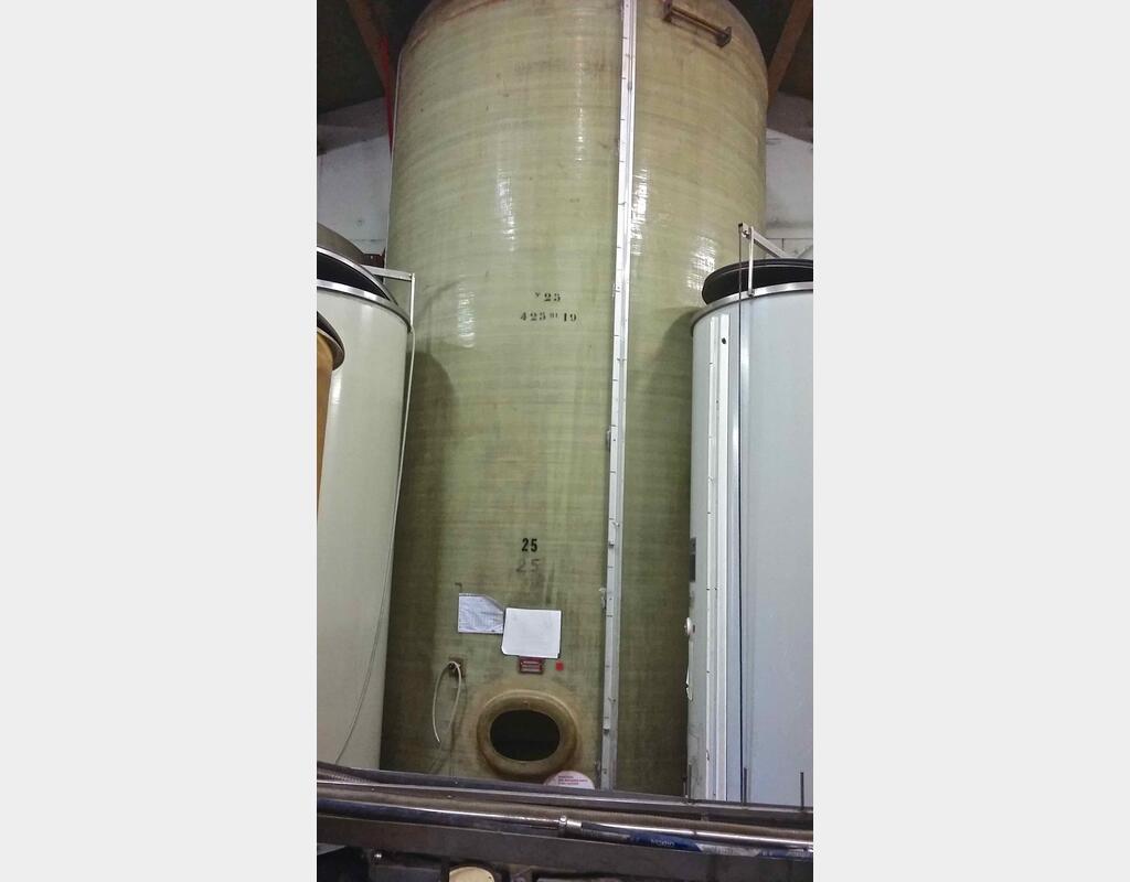 Cuve  fibre cylindrique verticale - capacité : 424.61 hls (42 461 l)