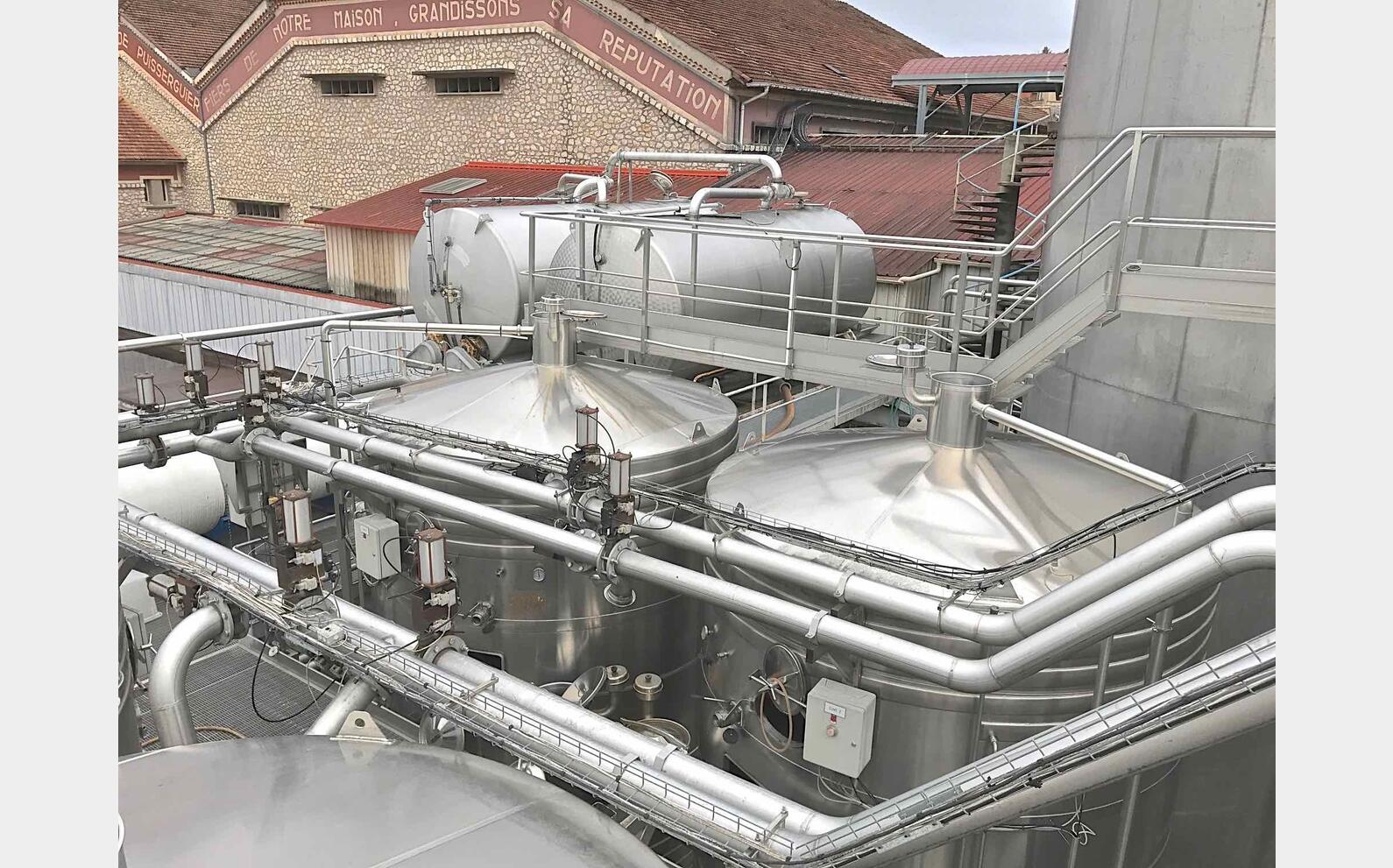 Cuve inox compartiment&eacute;e Capacit&eacute; totale 464 hls