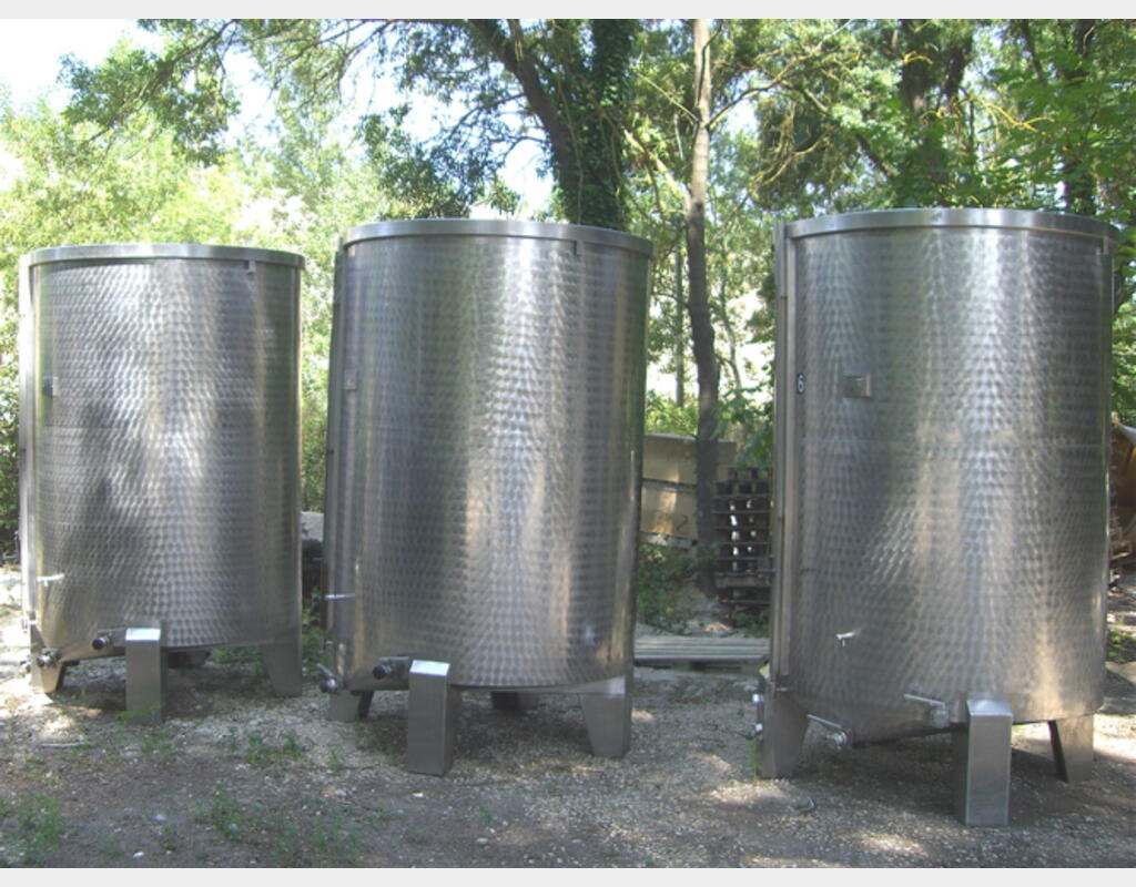 CUVE INOX 316 DE  50 HLS A FOND MOBILE Marque : GIROUX Volume : 5.000 litres (50 hls)