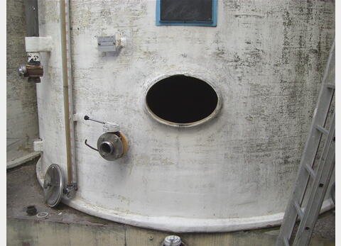 Cuve de stockage en polyester de 695 hls - Cylindrique verticale fond plat .