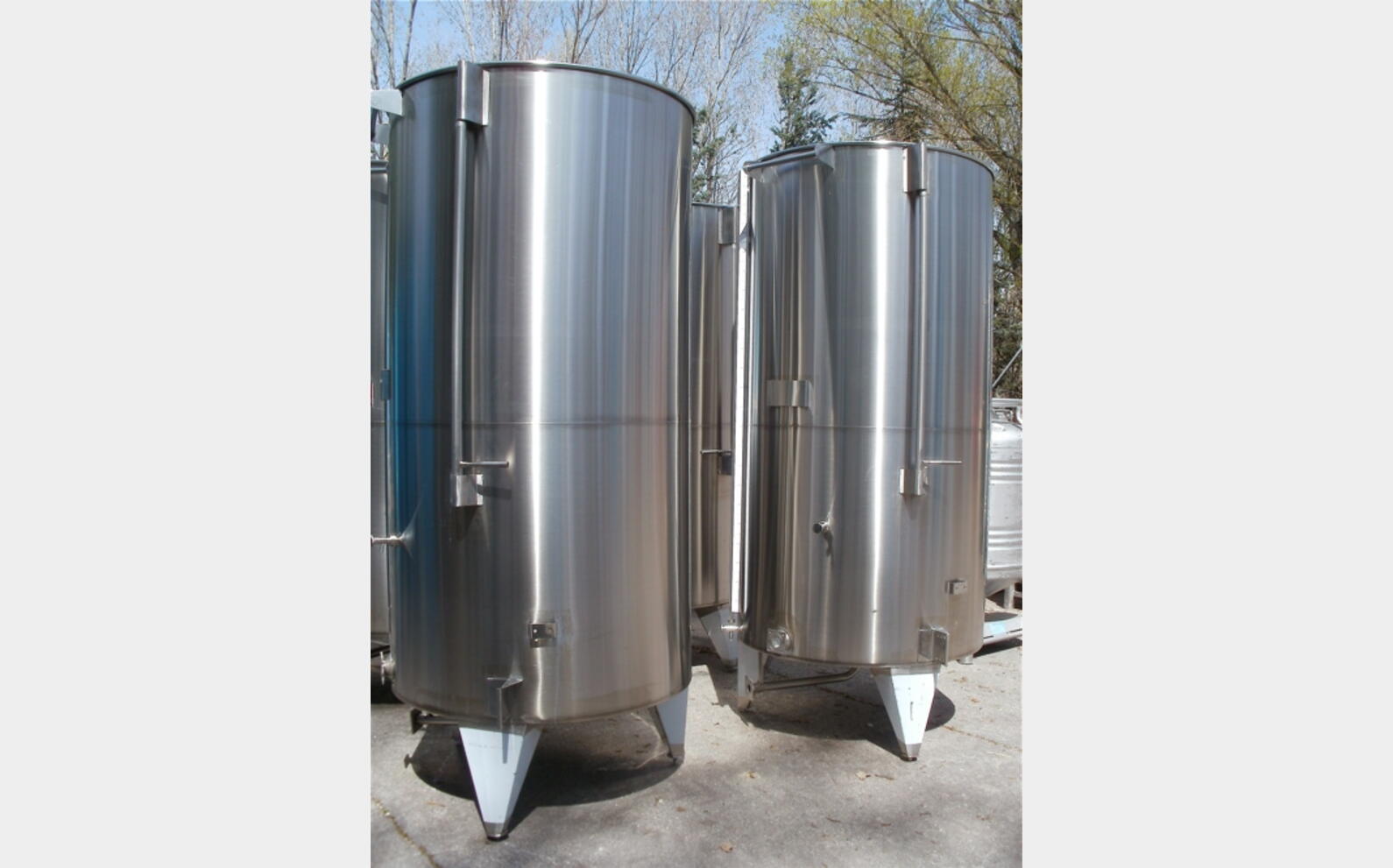 Cuve Inox chapeau flottant de 25 hls MATERIEL NEUF Volume : 2500 litres (25 hls)