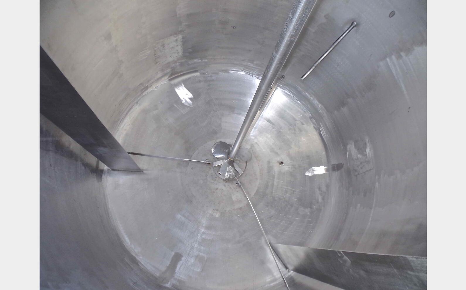 Cuve inox agit&eacute;e