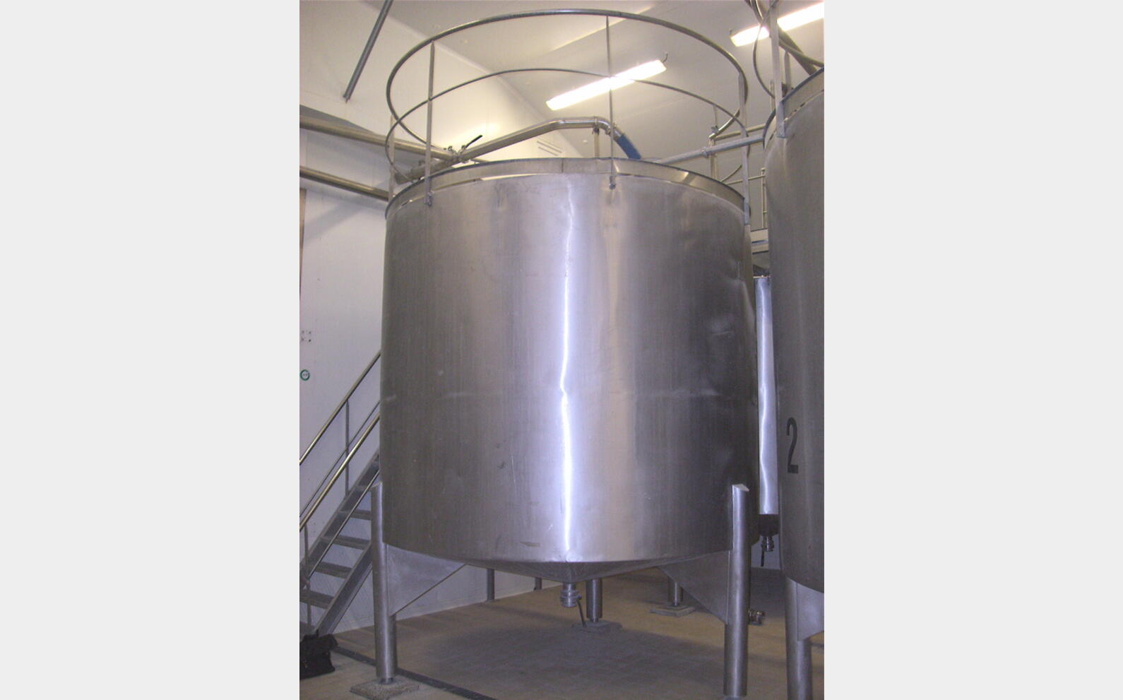 Cuve verticale INOX 304 de 200 hls, occasion