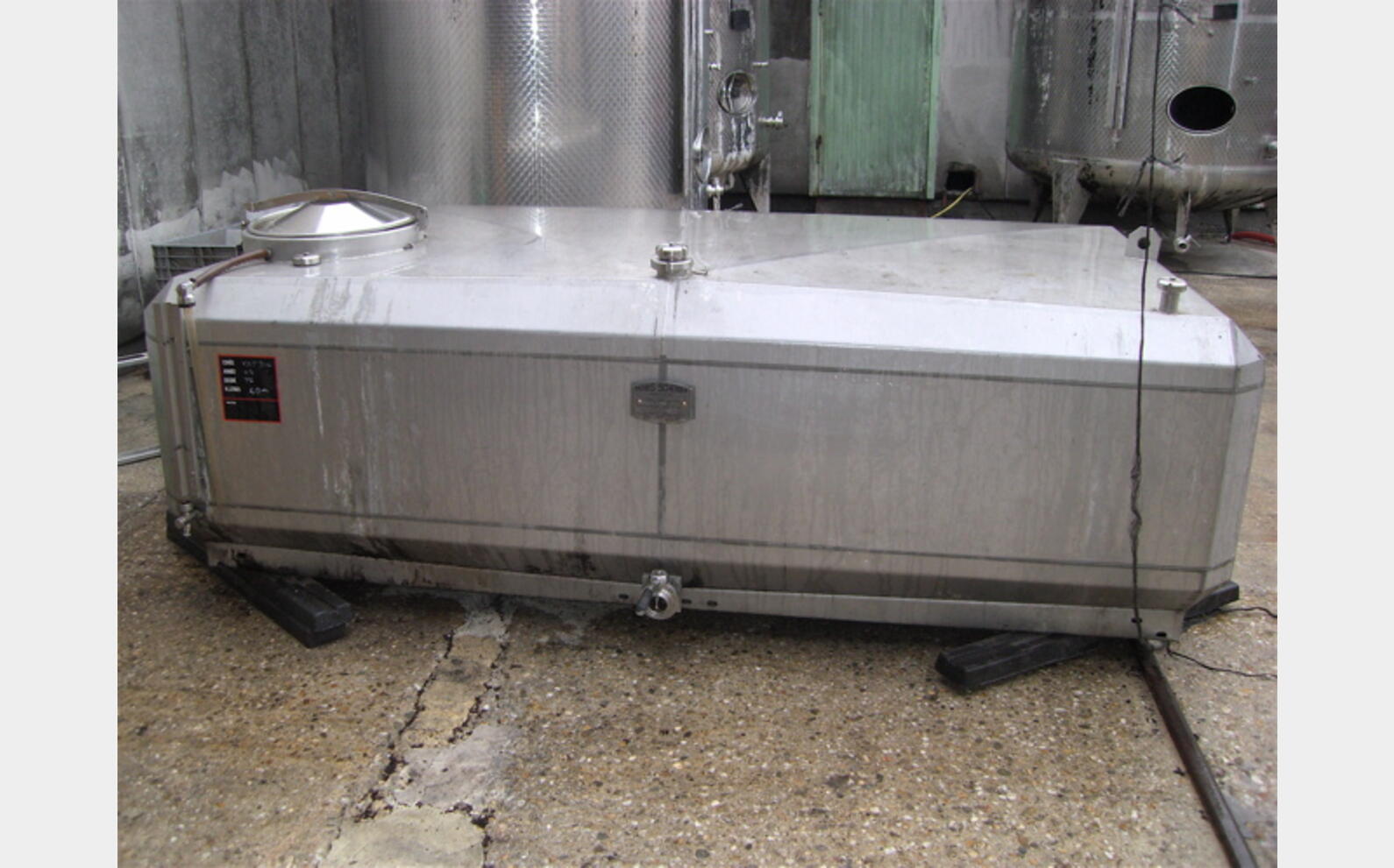 Cuve INOX parall&eacute;l&eacute;p&egrave;dique 4 000 L