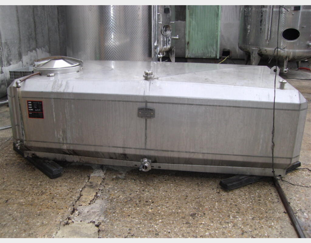 Cuve INOX parall&eacute;l&eacute;p&egrave;dique 4 000 L