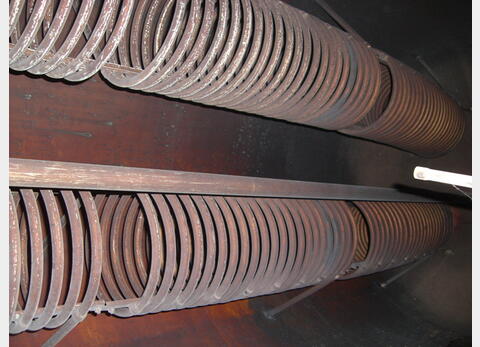 cuve acier verticale 5m3 deux serpentins de chauffe revetement interieur correct