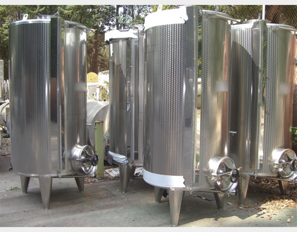 Cuve de stockage en INOX 304 - Volume : 2500 litres (25 hectos)
