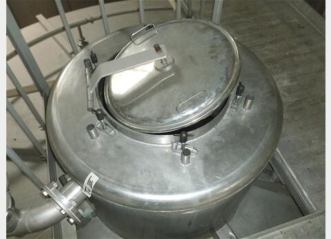 Cuve INOX 316L sur socle - Volume : 2200 hecto (220000 litres)