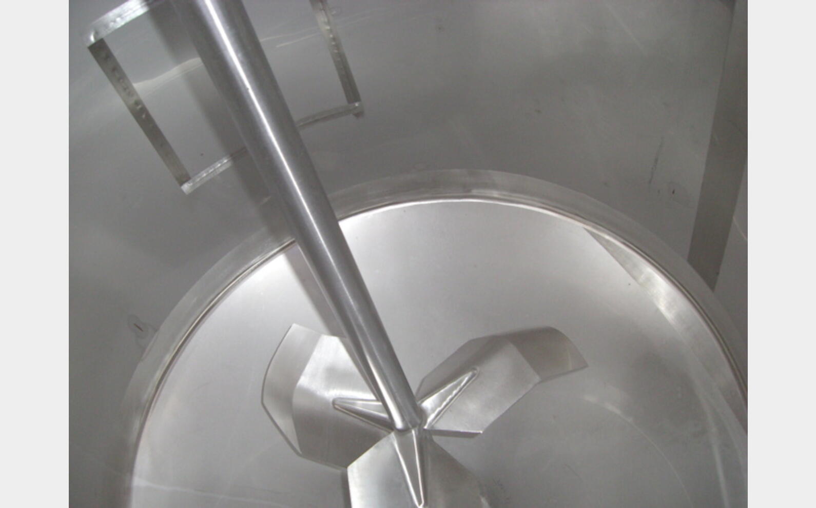Cuve inox 316L agit&eacute;e de 1000 litres