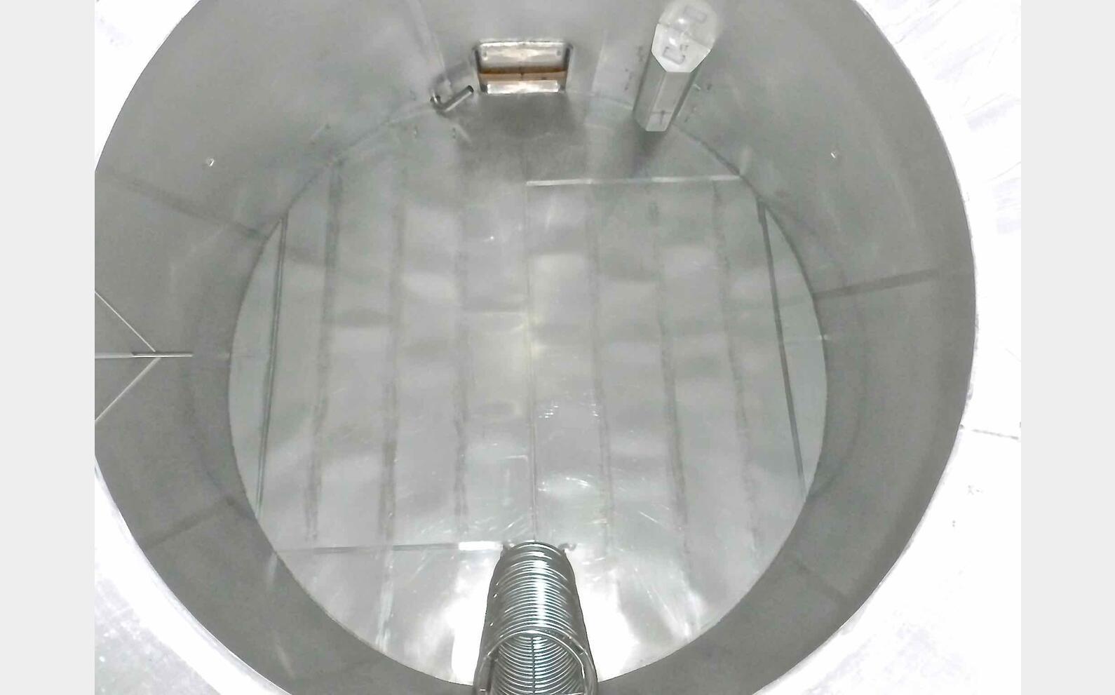 Cuve inox fond inclin&eacute; Volume : 366 HLS (36600 litres)