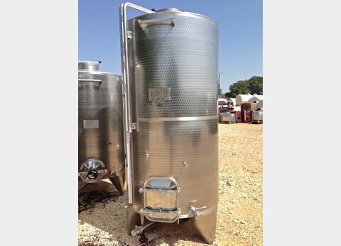 cuve INOX ferm&eacute;e sur pieds de 4200 litres MATERIEL NEUF