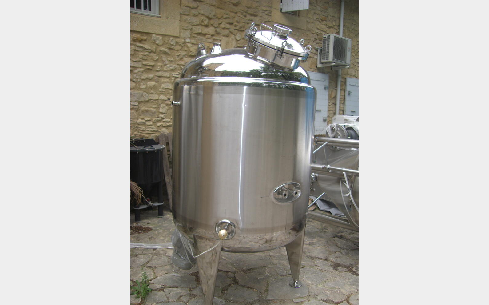cuve m&eacute;lange isol&eacute;e chaud/froid MATERIEL NEUF Volume : 1000 litres