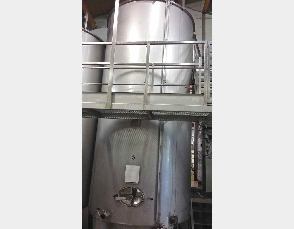 Cuve Inox cylindrique verticale capacit&eacute; : 170.47 hls (17 047 l)