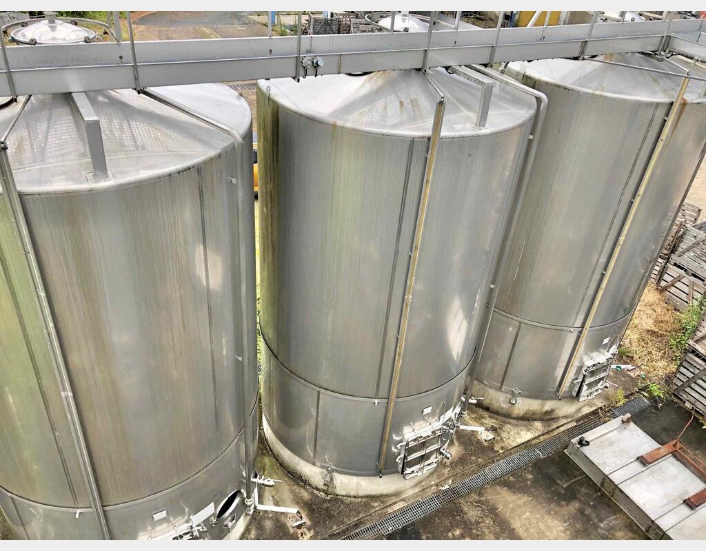 Cuve de stockage inox sur radier - Volume : 400 hectos (40000 litres)