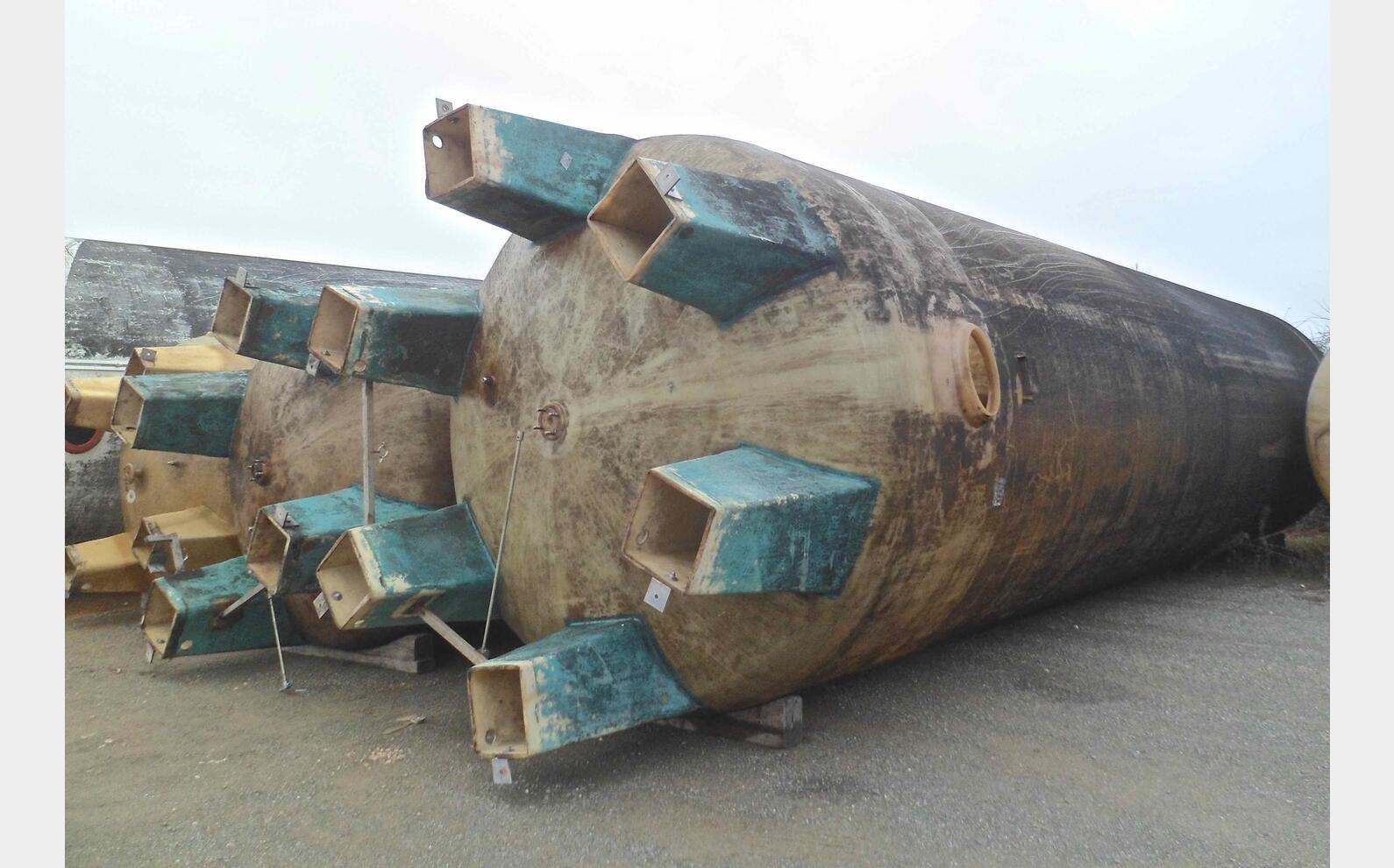 cuve stockage POLYESTER Volume : 77.000 litres (770 hectos)