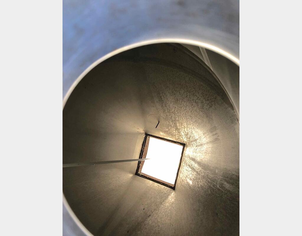 Silo en INOX avec passerelle circulaire - Volume : 2000 litres