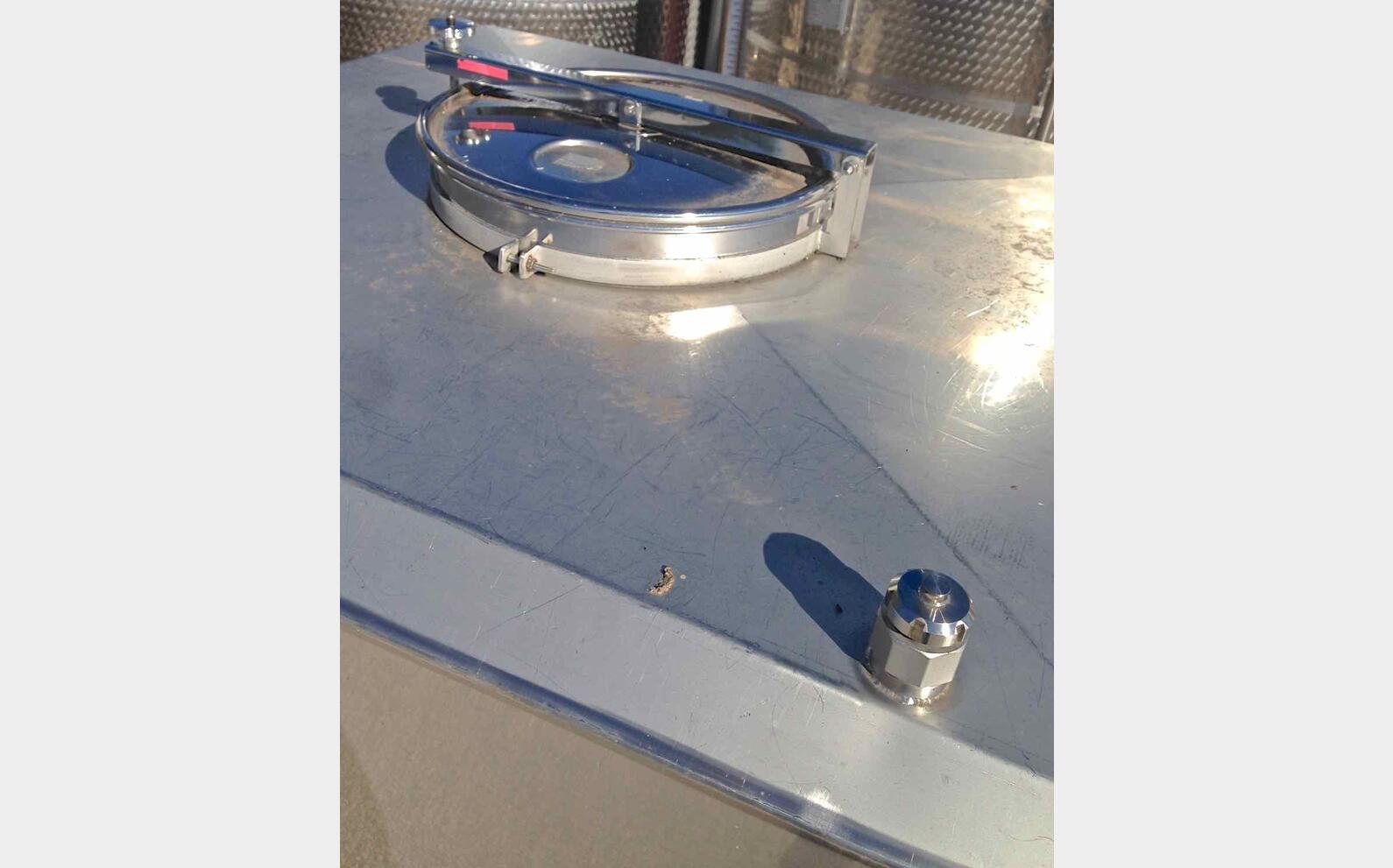Cuve inox de stockage parall&eacute;l&eacute;pip&egrave;dique Marque CITA