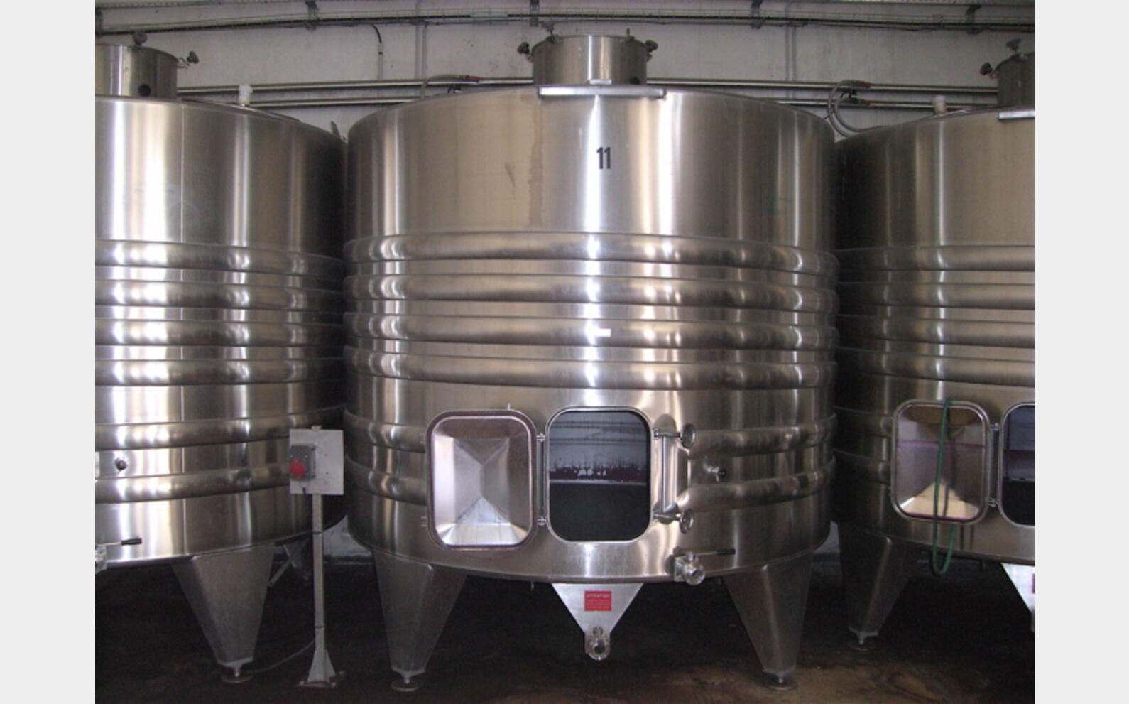 Cuve INOX fond conique sur pieds