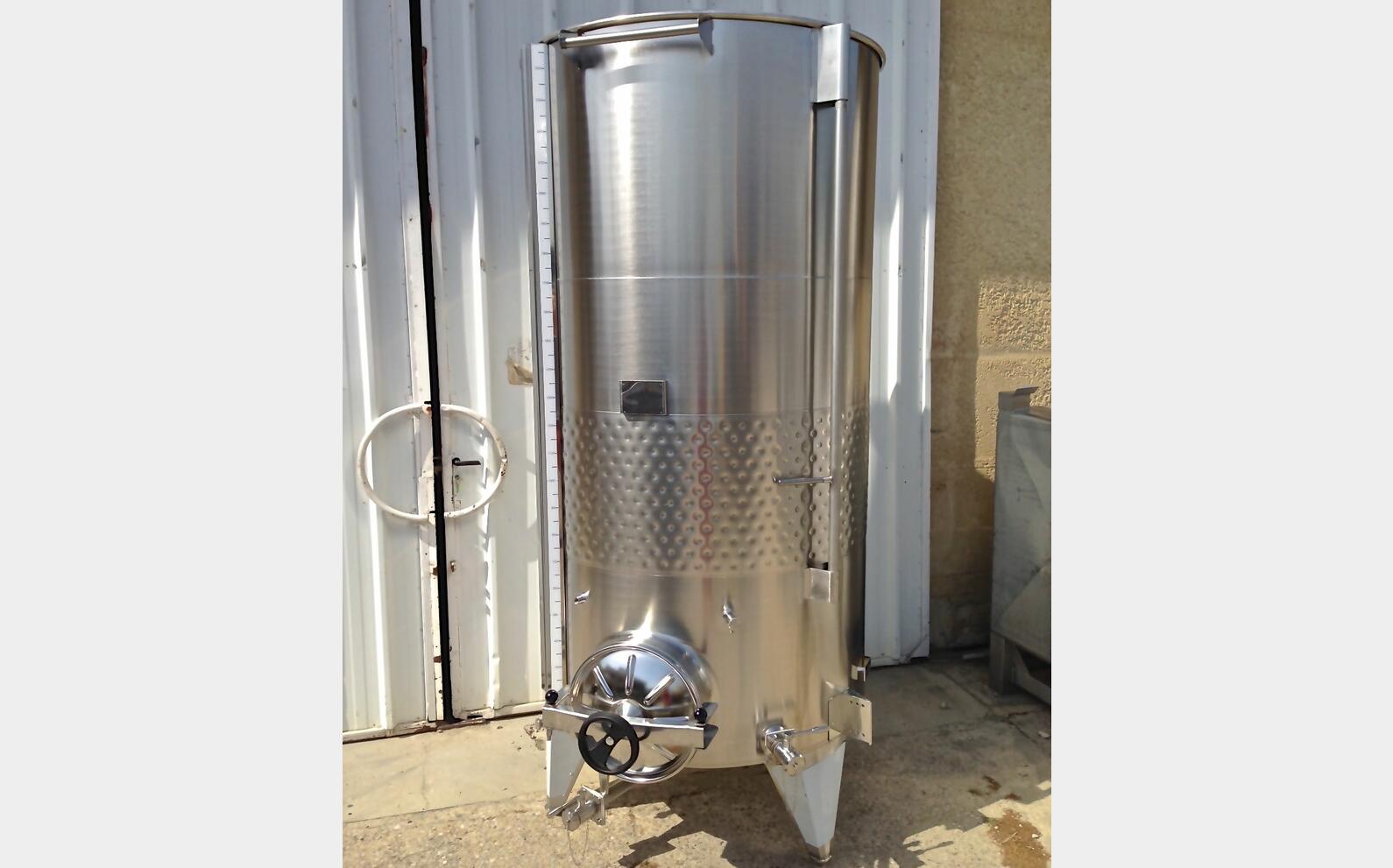 Cuve Inox chapeau flottant de 25 hls MATERIEL NEUF Volume : 2500 litres (25 hls)