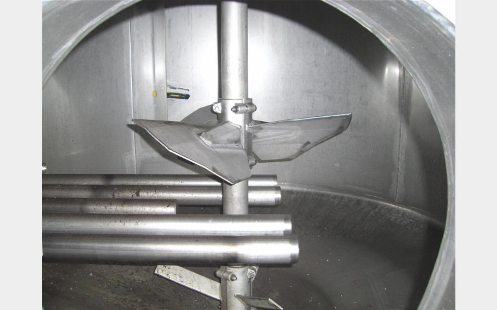 cuve INOX 304 L de 5000 litres marque : FILLAUD. Ann&eacute;e : 2000 Volume : 5.000 litres