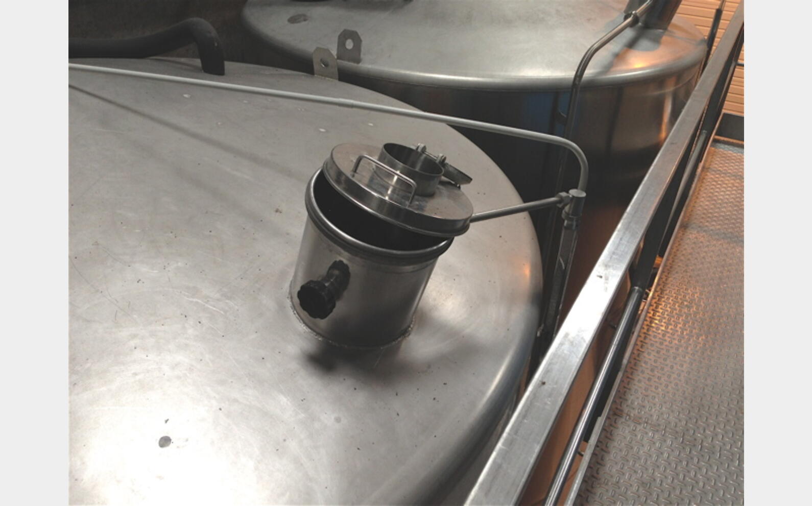 cuve pr&eacute;cipitation tartrique agit&eacute;e INOX 316L Volume : 353 HLS (35300 litres)