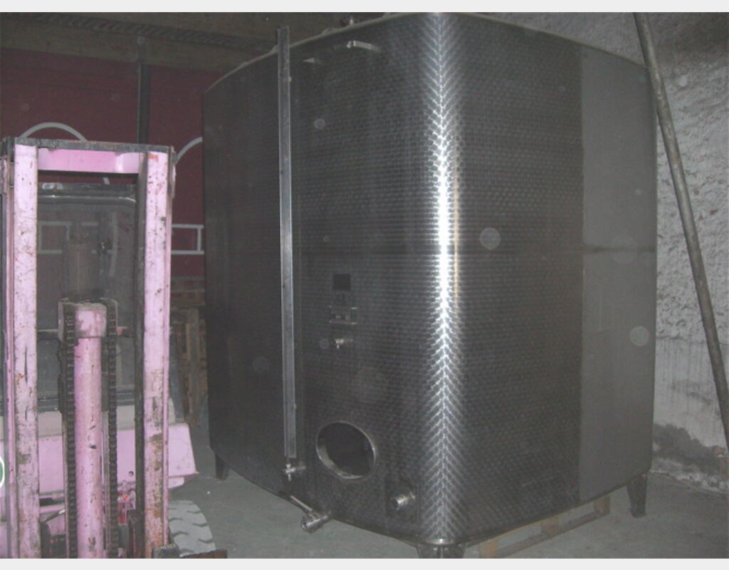 Cuve de stockage en INOX 304 - Volume : 16100 litres.