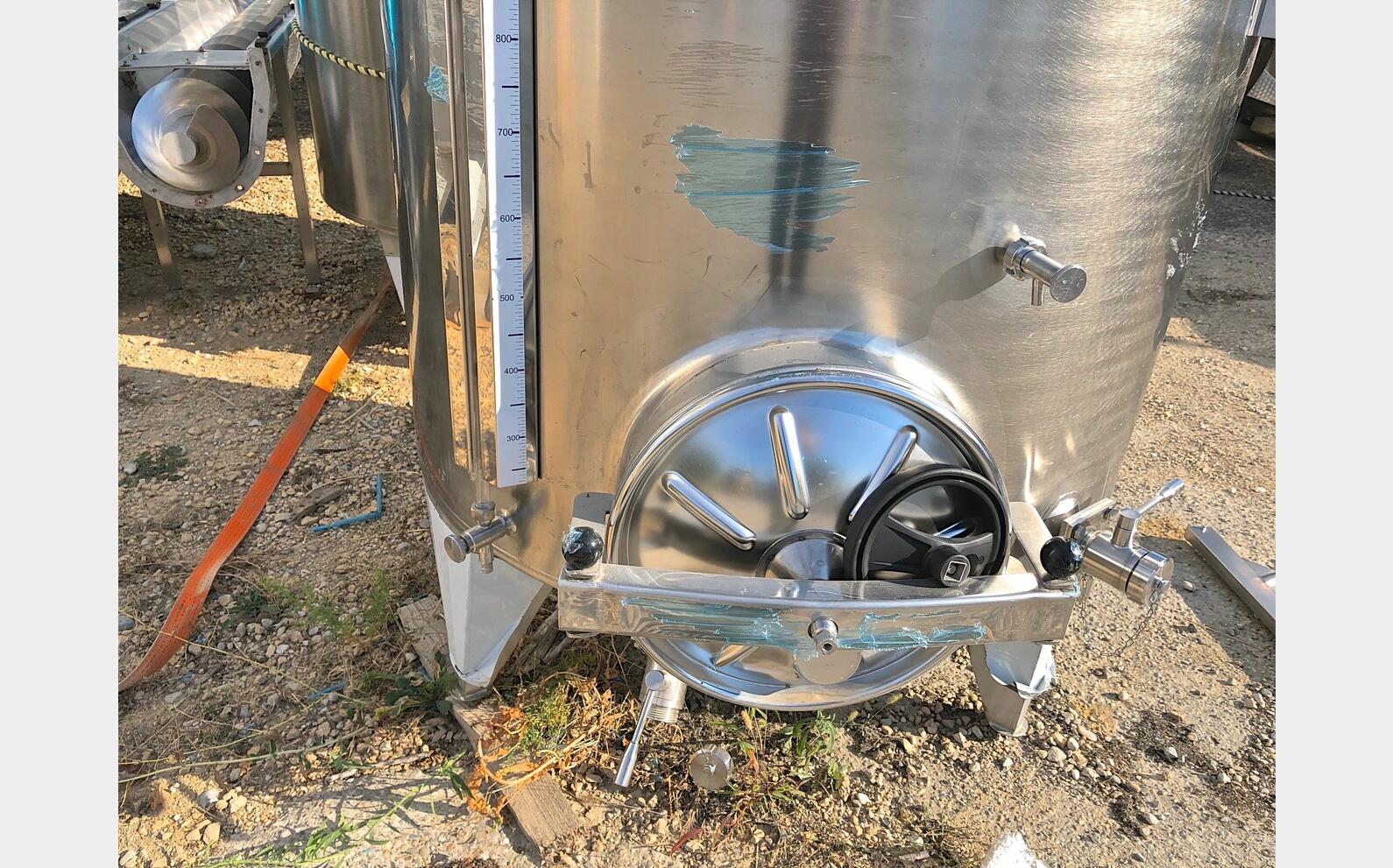 Cuve Inox chapeau flottant de 28 hls Volume : 2800 litres (28 hls)