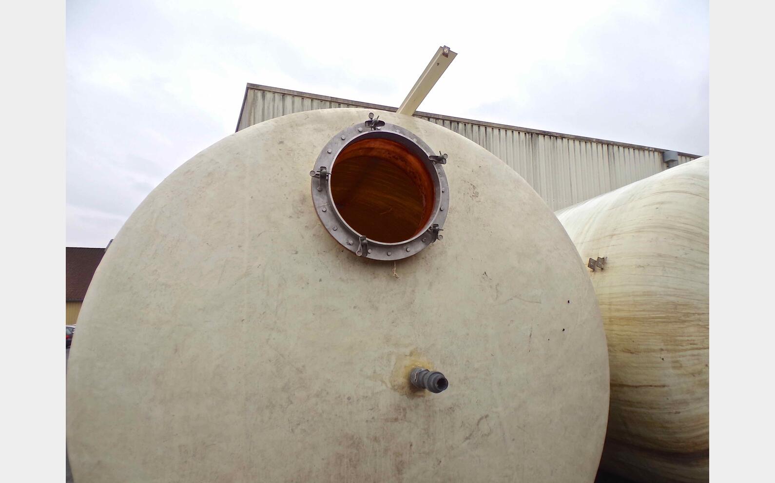 Cuve fibre fond plat sur radier Volume : 50 000 litres (500 hls)