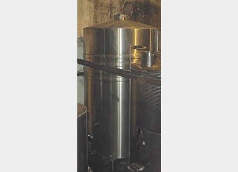 Cuve inox ferm&eacute;e sur pieds