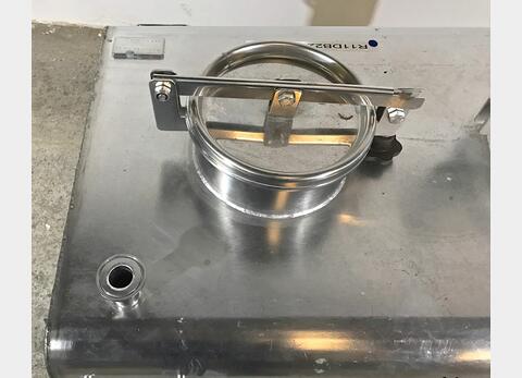Cuve inox de stockage parall&eacute;l&eacute;pip&egrave;dique