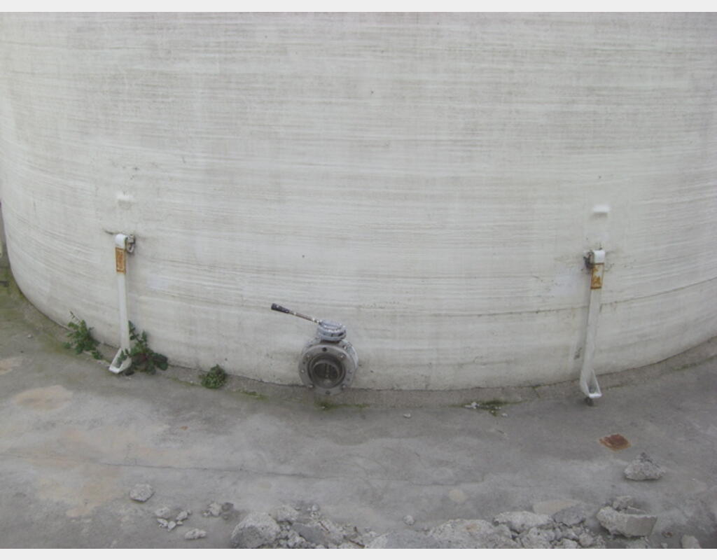 CUVE CYLINDRIQUE VERTICALE POLYESTER - Volume : 210.000 litres (2.100 hectos)