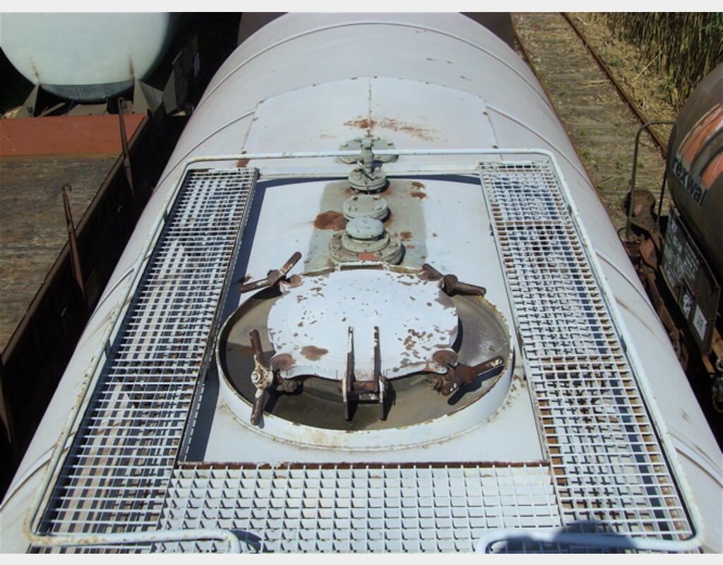 Citernes horizontales sur chassis . 54m3 - Acier revetu , isolation