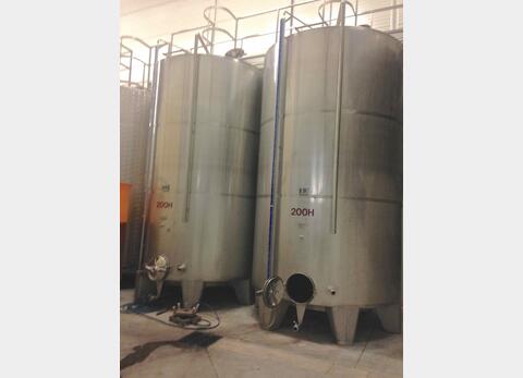 Cuve inox ferm&eacute;e sur pieds