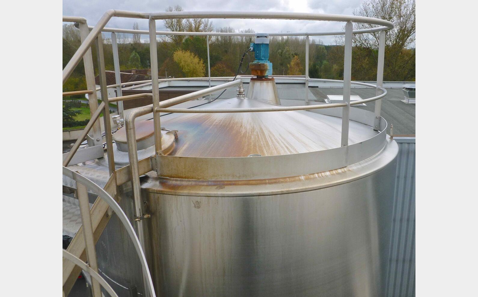 Cuve inox cylindrique verticale