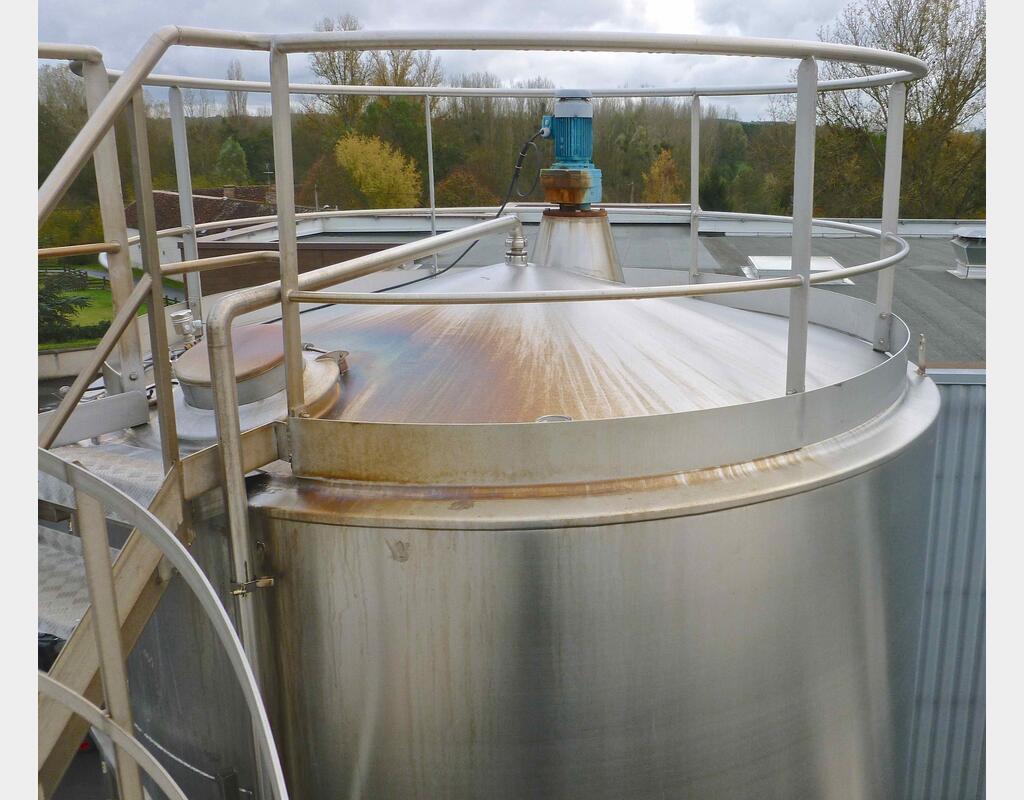 Cuve inox cylindrique verticale agitée - isolée sur pieds capacité 500 hls
