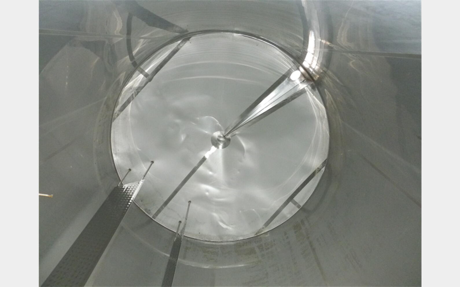 Cuve stockage INOX 316 sur socle Agroalimentaire Marque : PIERRE GUERIN