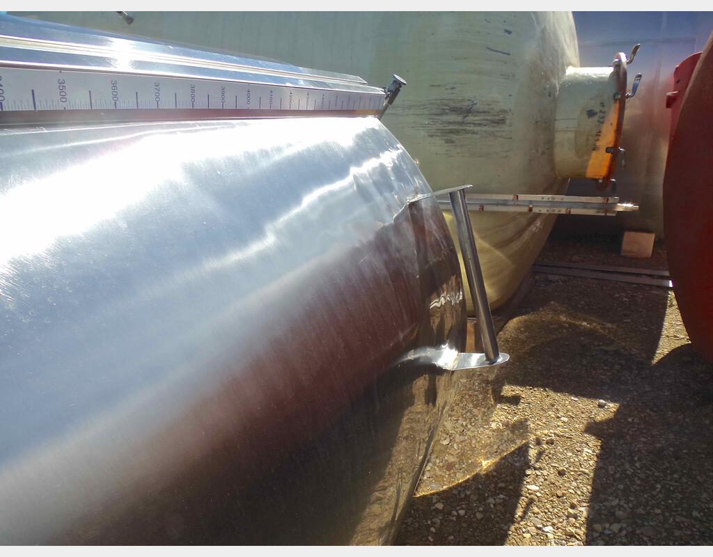 Cuve fermée sur pieds en INOX - Volume : 5000 litres