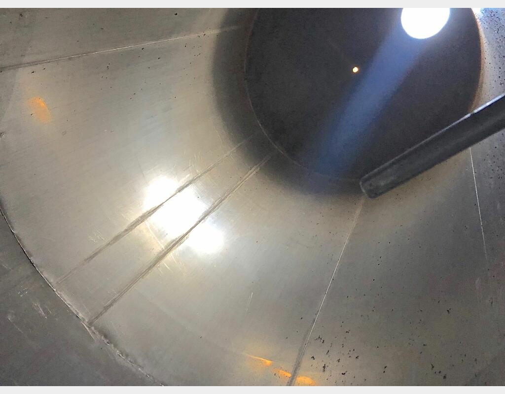 Cuve de stockage inox verticale - Fond cuillère sur jupe de 500 hls