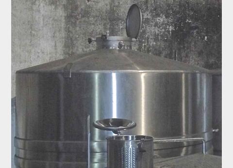 Cuve inox ferm&eacute;e sur pieds