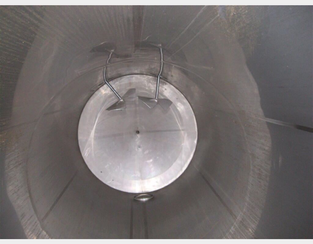 Cuve de stockage verticale de 50 m3 - INOX 304, agitée et isolée