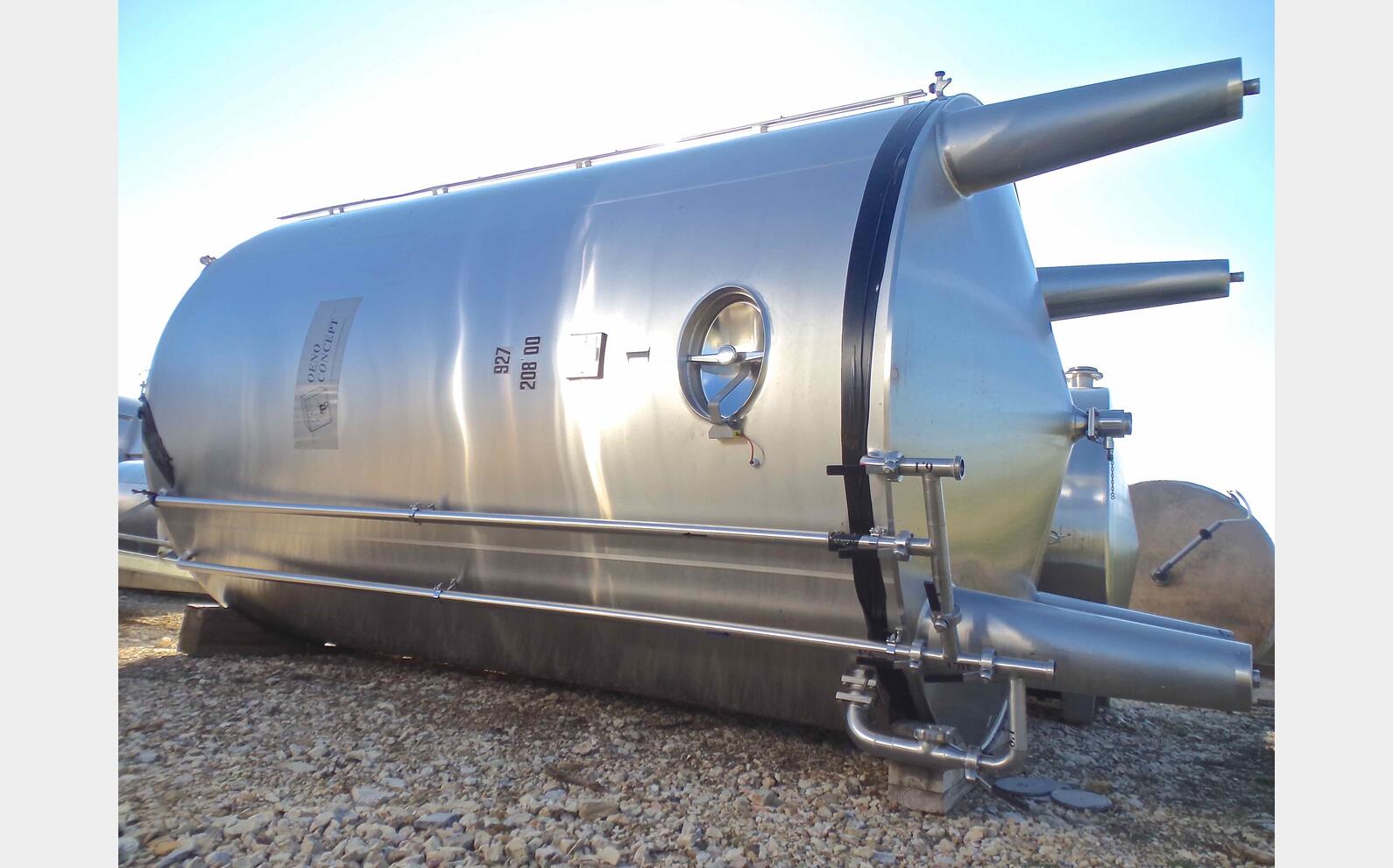 Cuve INOX 316 agit&eacute;e isol&eacute;e avec jacquette Volume : 200 hecto (20.000 litres)